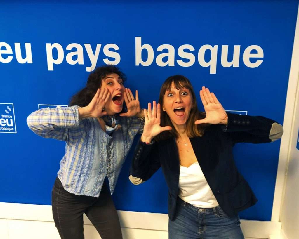Layla et Charlotte, en live, au studio de France Bleu Pays Basque.